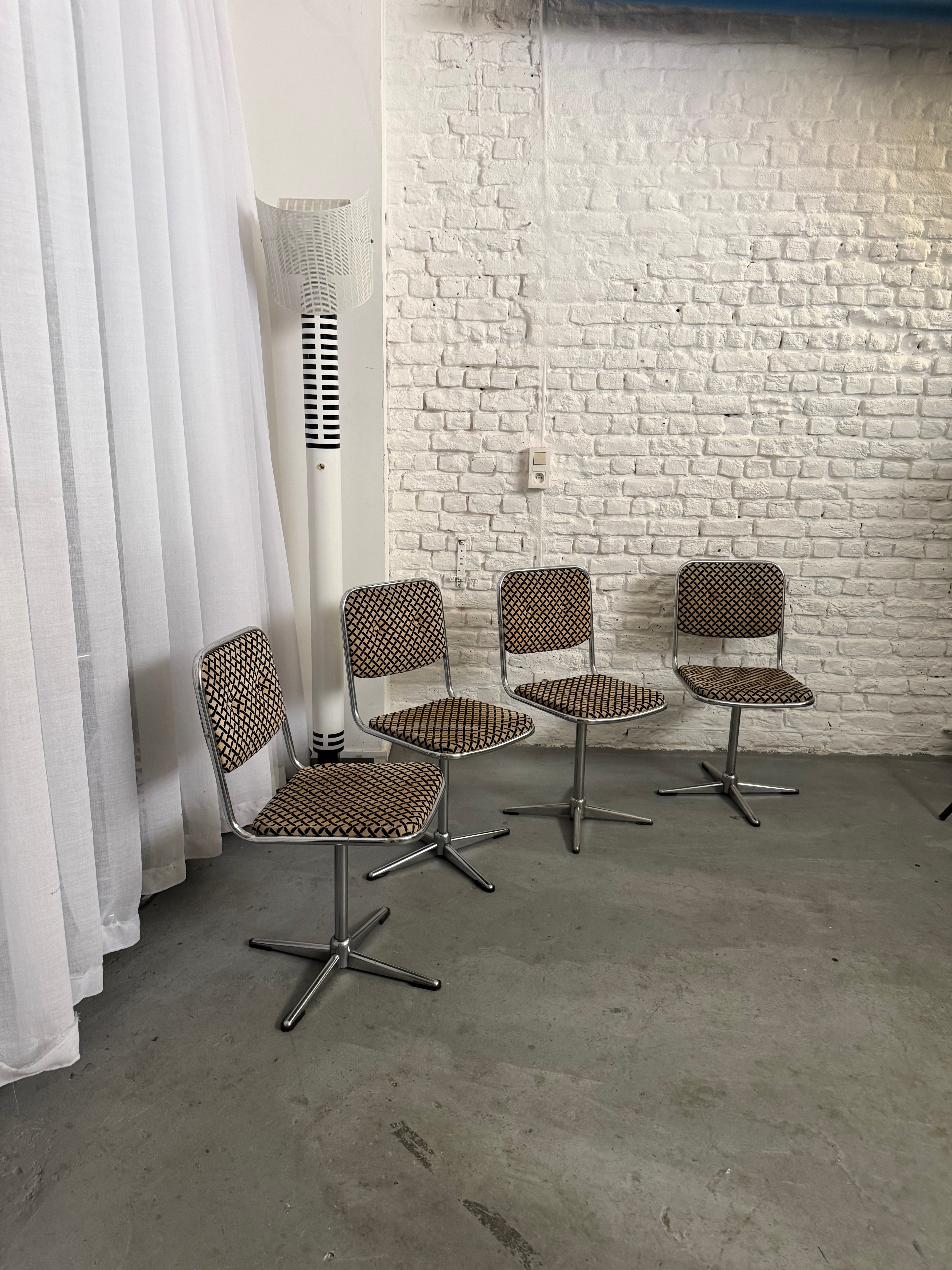 4 chaises 1970