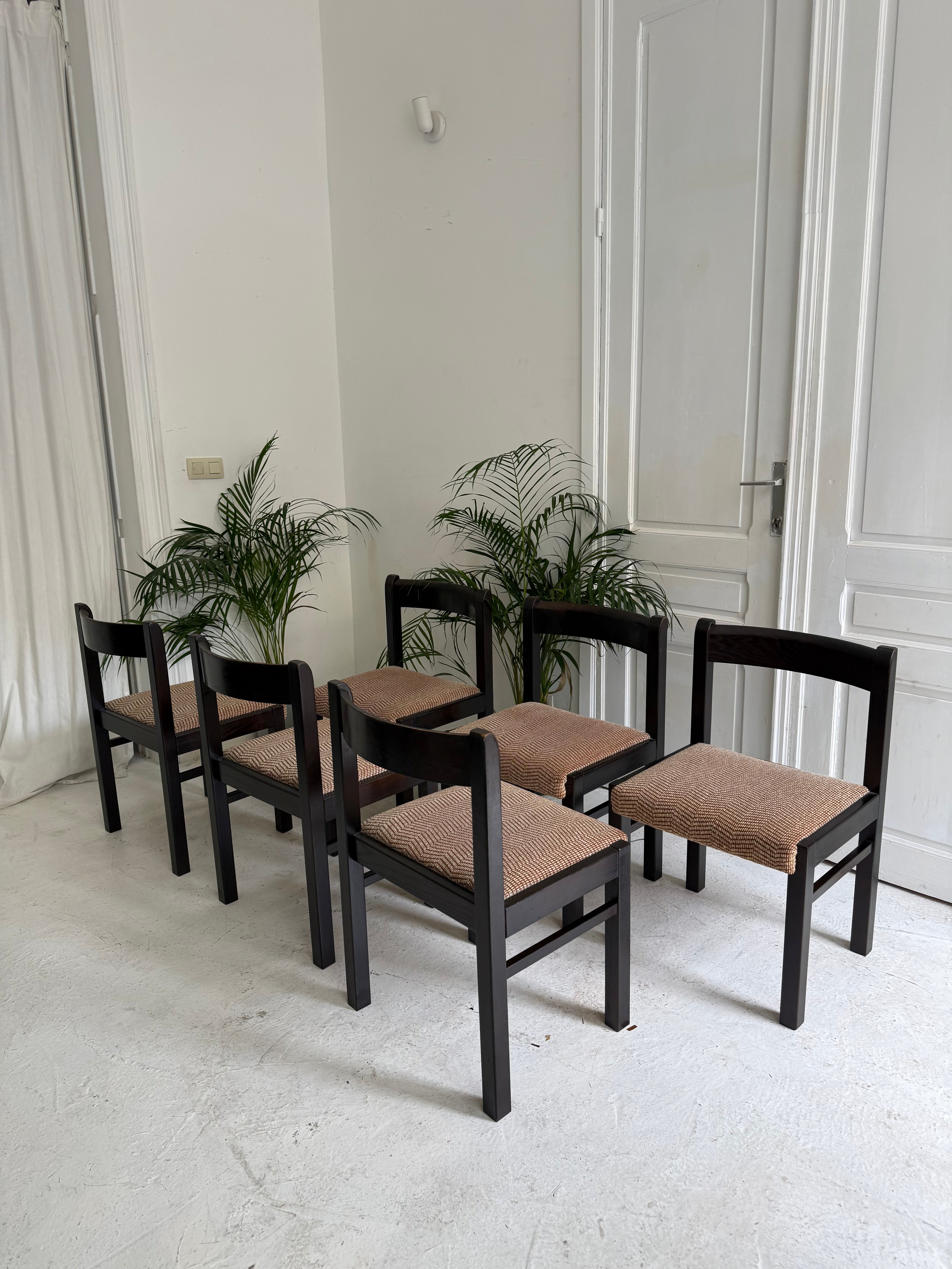6 chaises vintage en bois massif