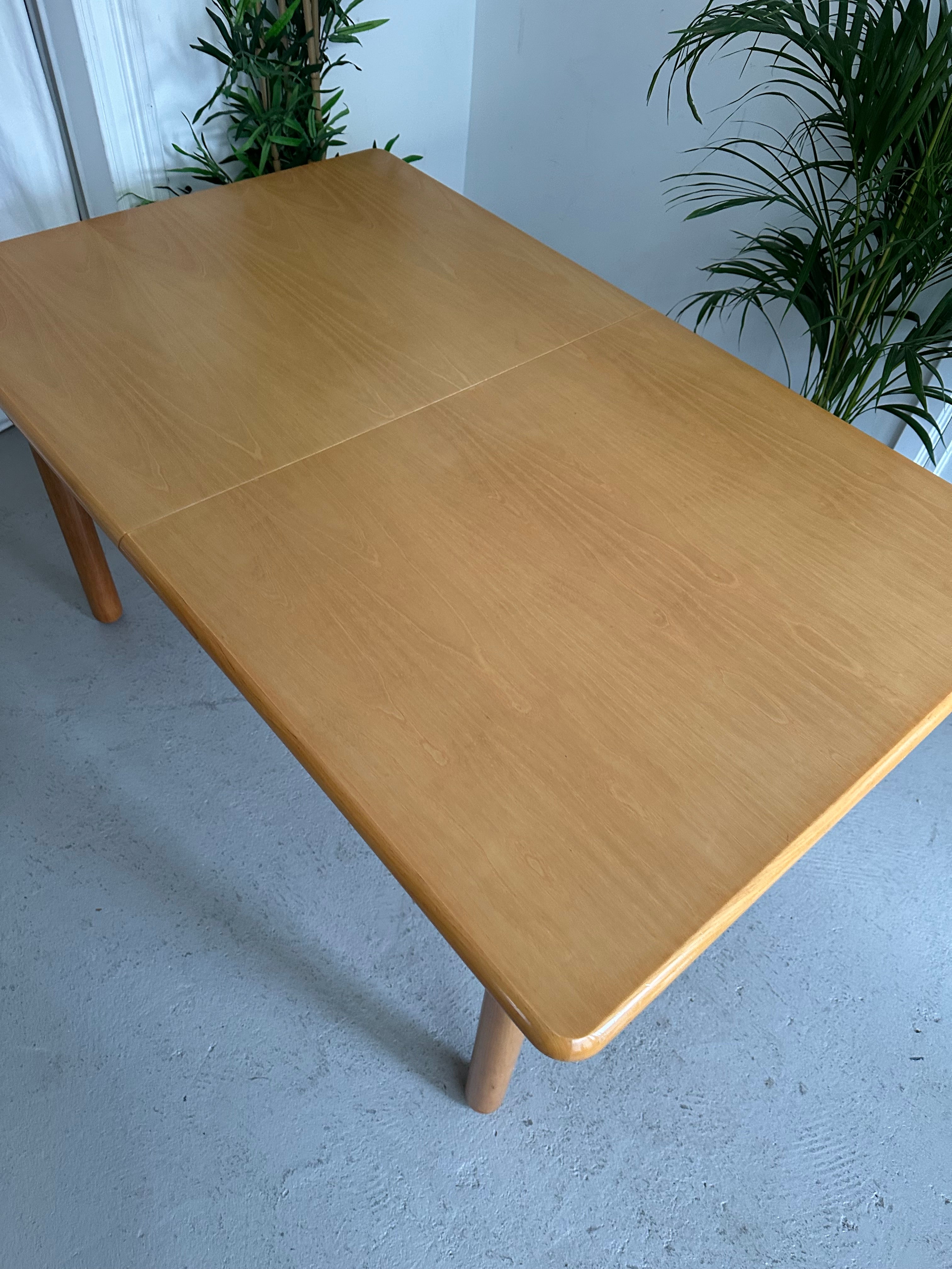 Table en bois massif extensible