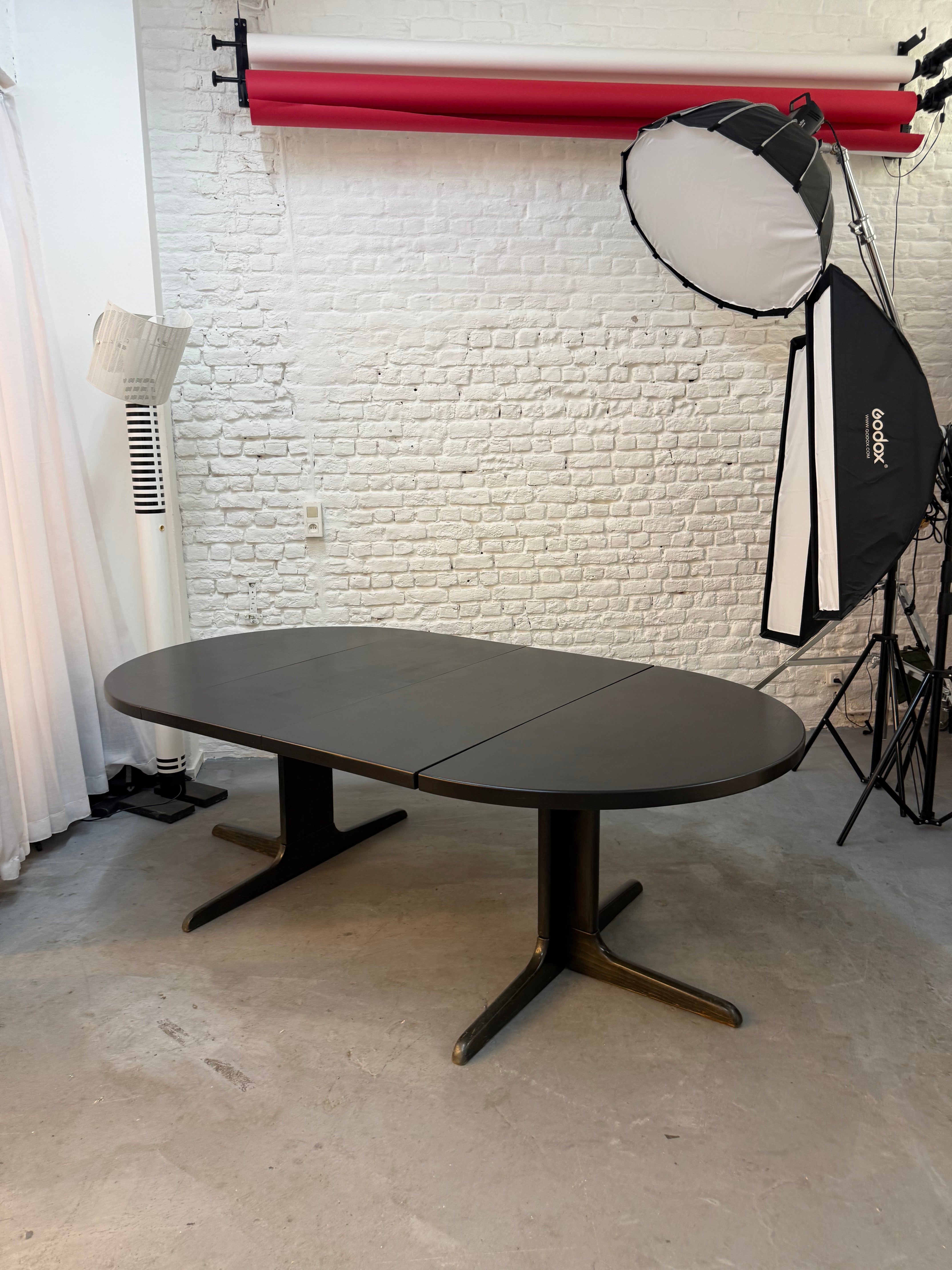Table scandinave en bois noir