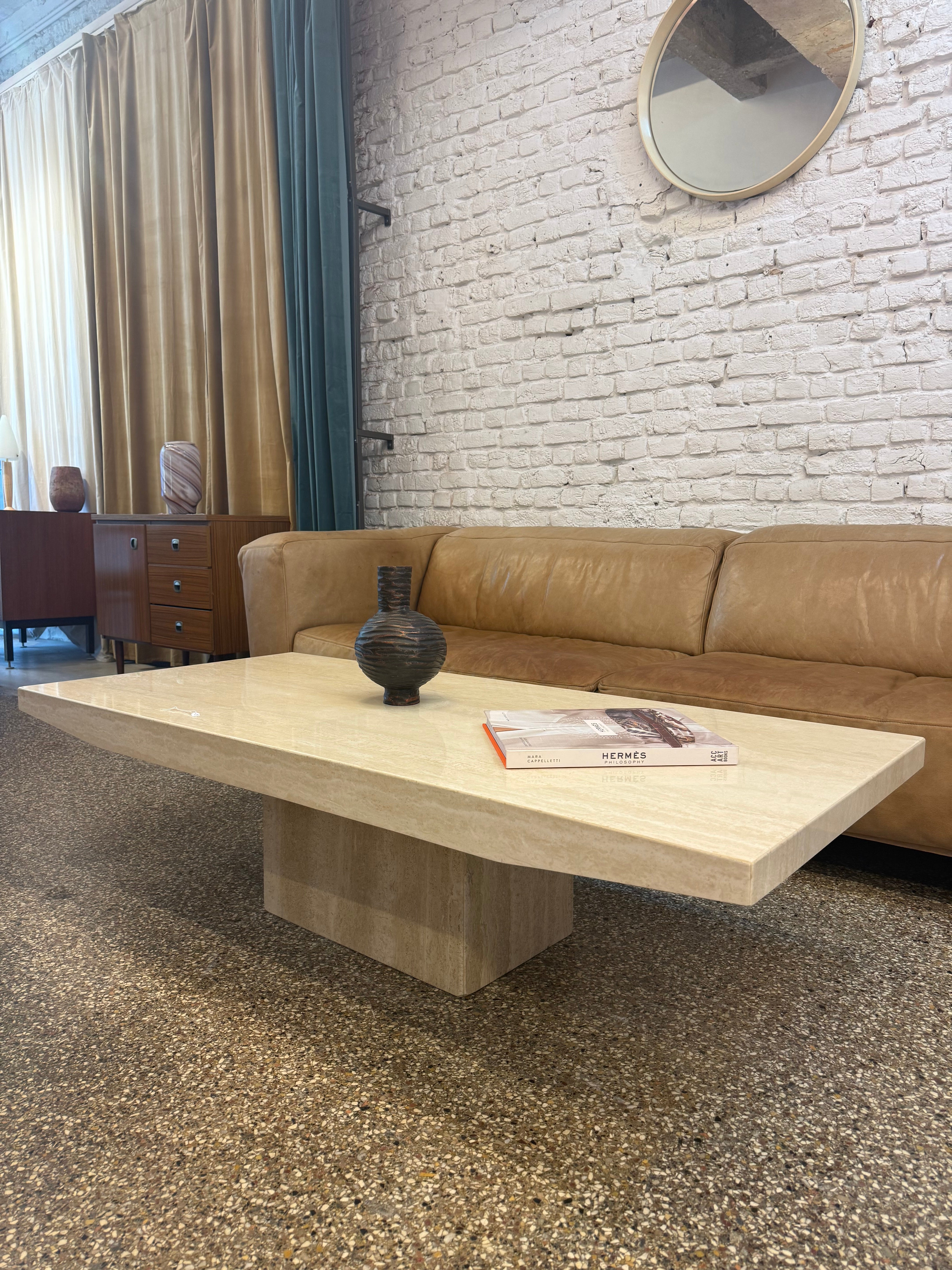 Table de salon en travertin