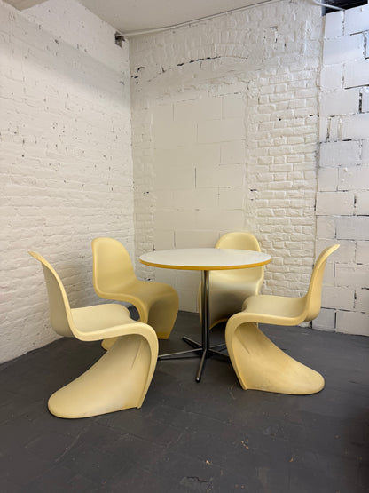 4 chaise design en plastique