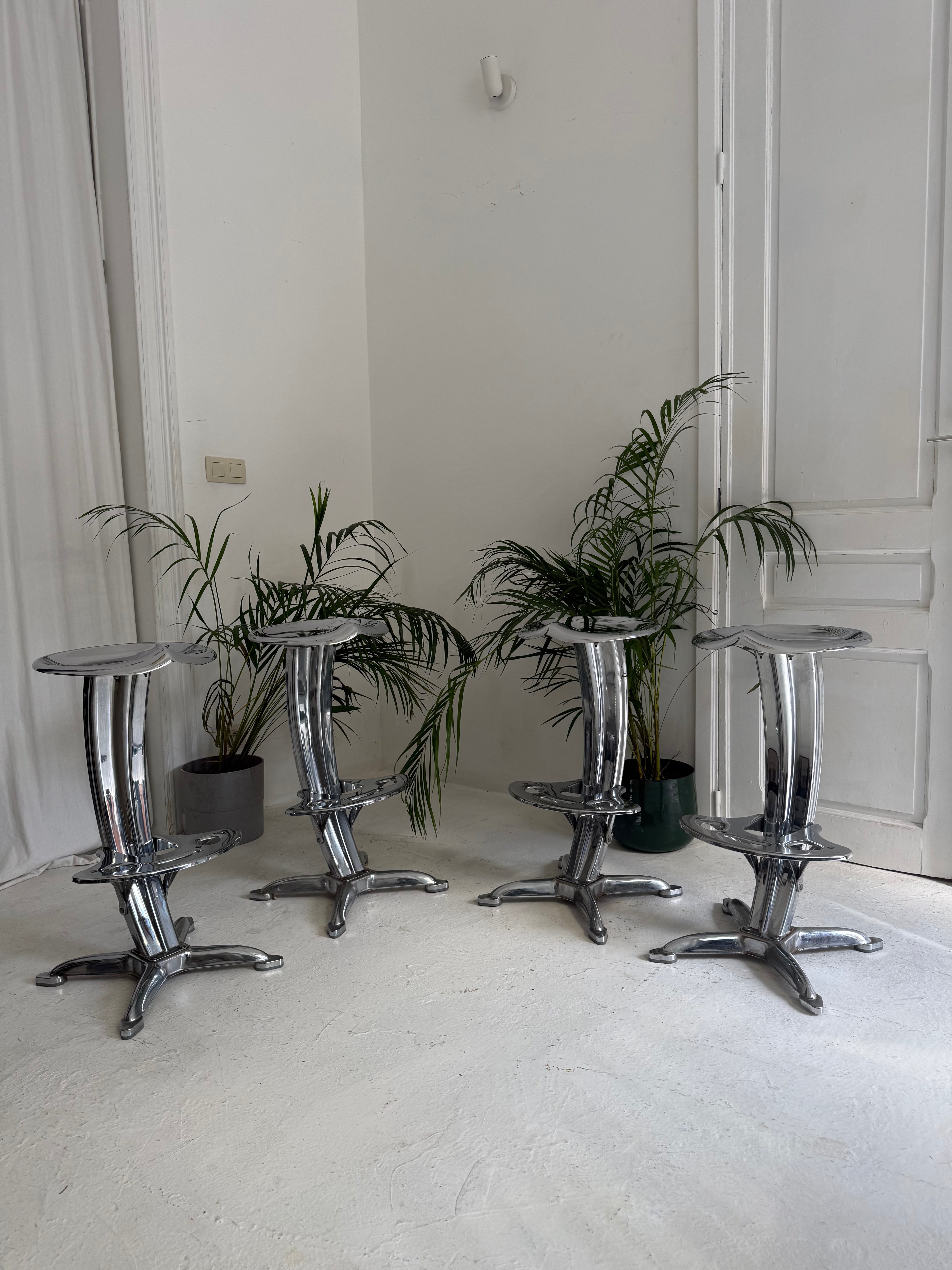 4 tabourets Yasu Sasamoto Lotus