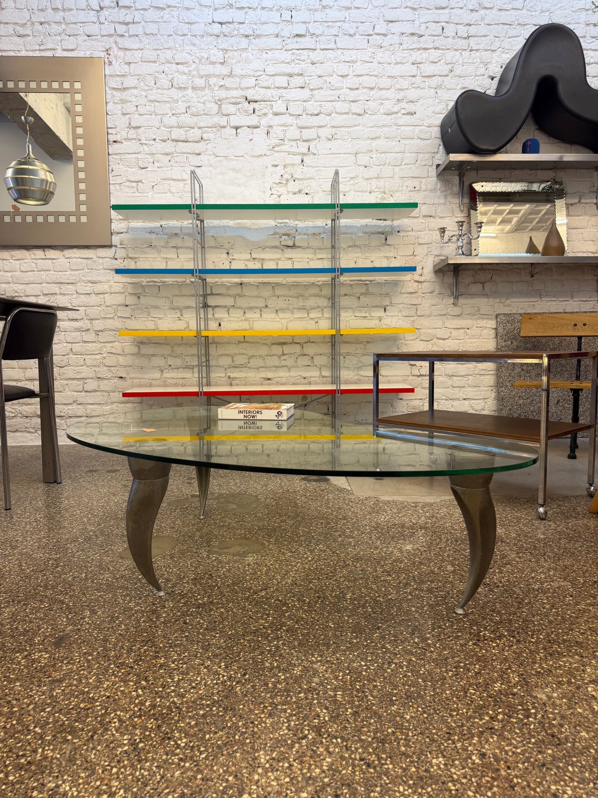 Table basse unique en inox et verre