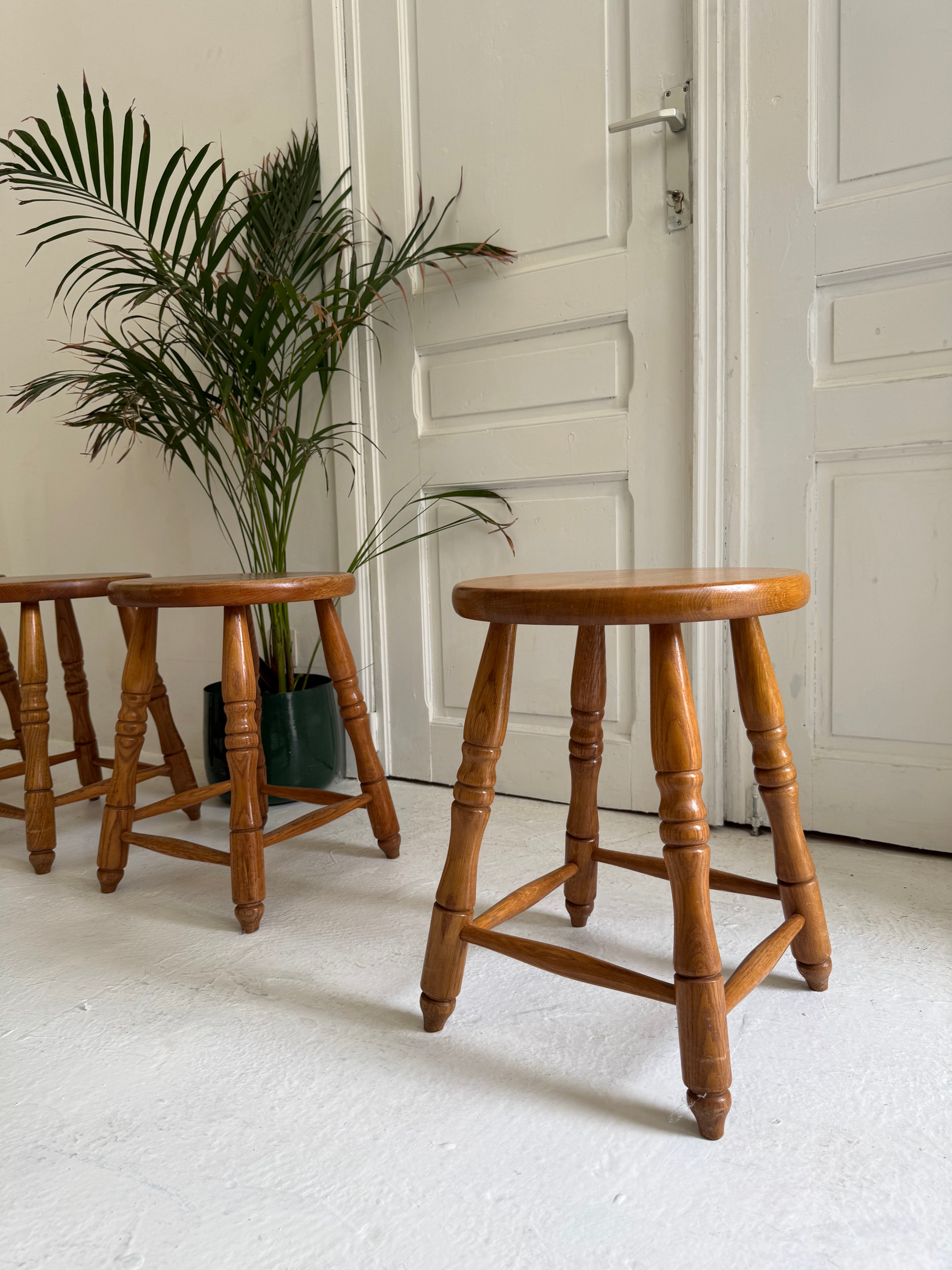 4 tabourets en bois