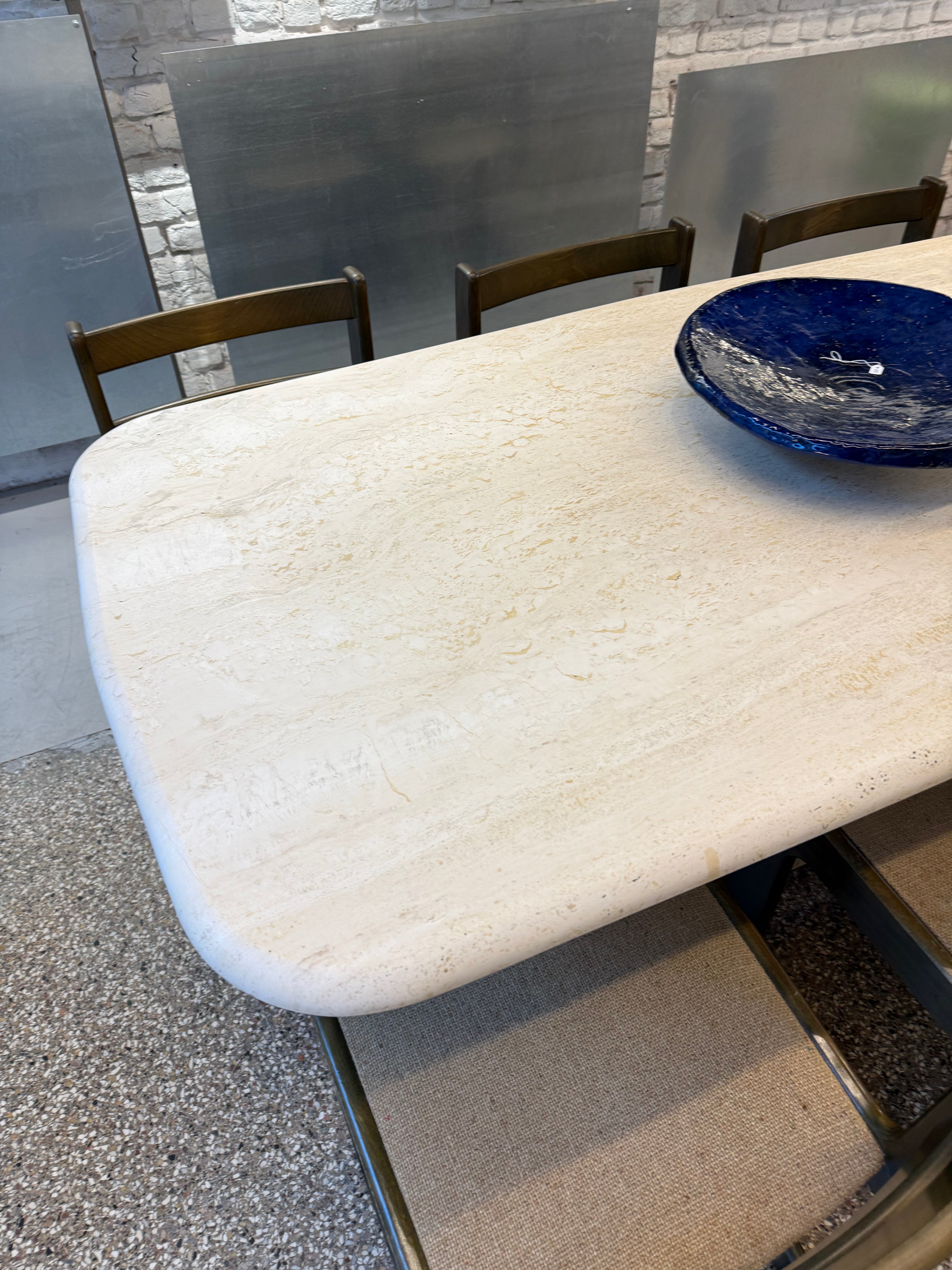 Table rectangulaire en travertin