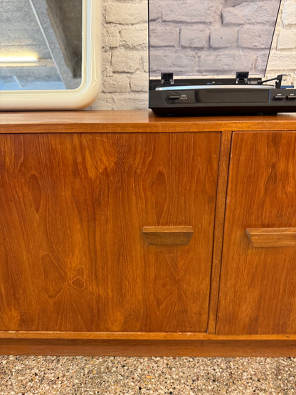 Dressoir vintage en bois massif