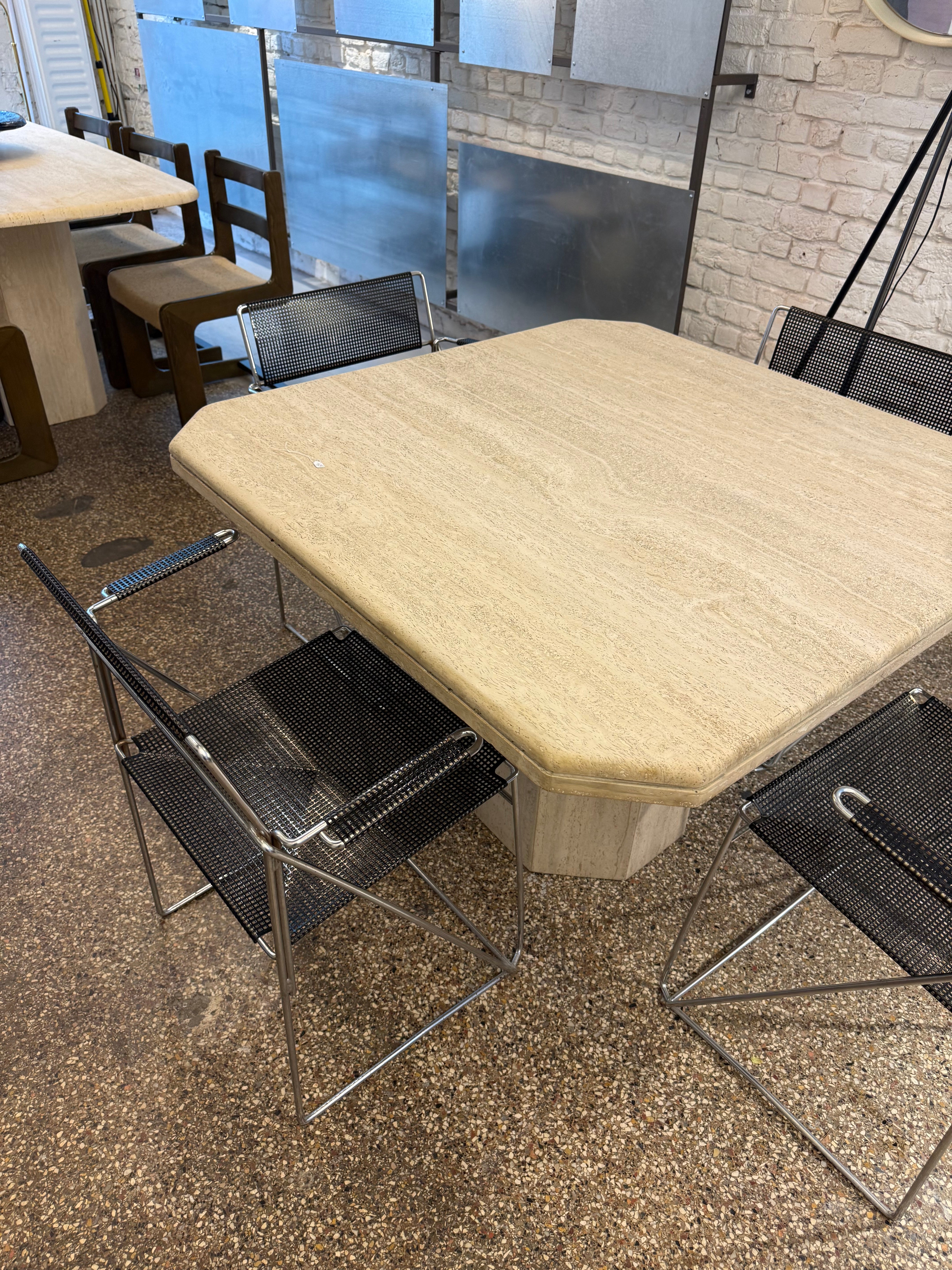 Table carré en travertin vintage