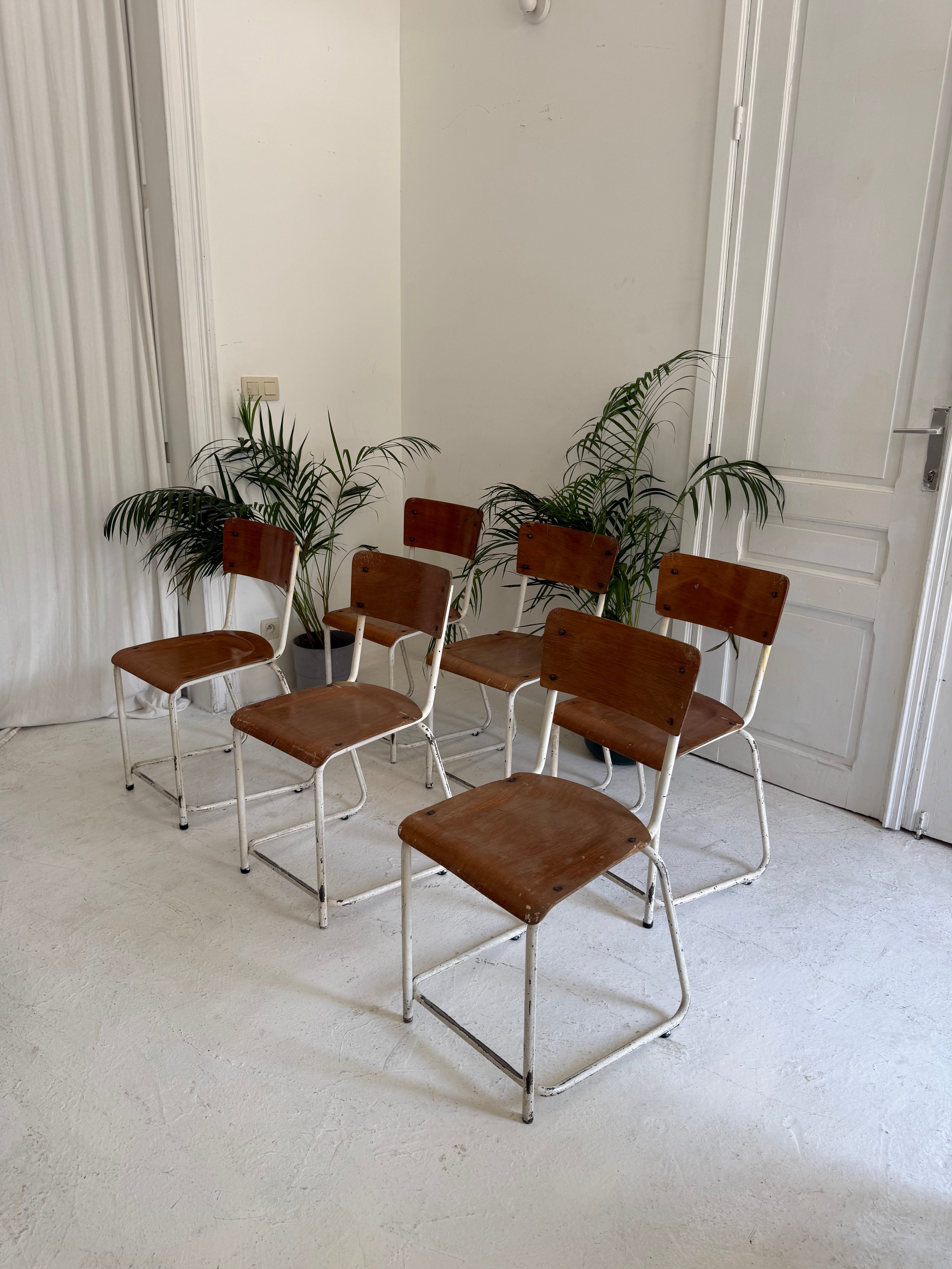 8 chaises vintage en bois
