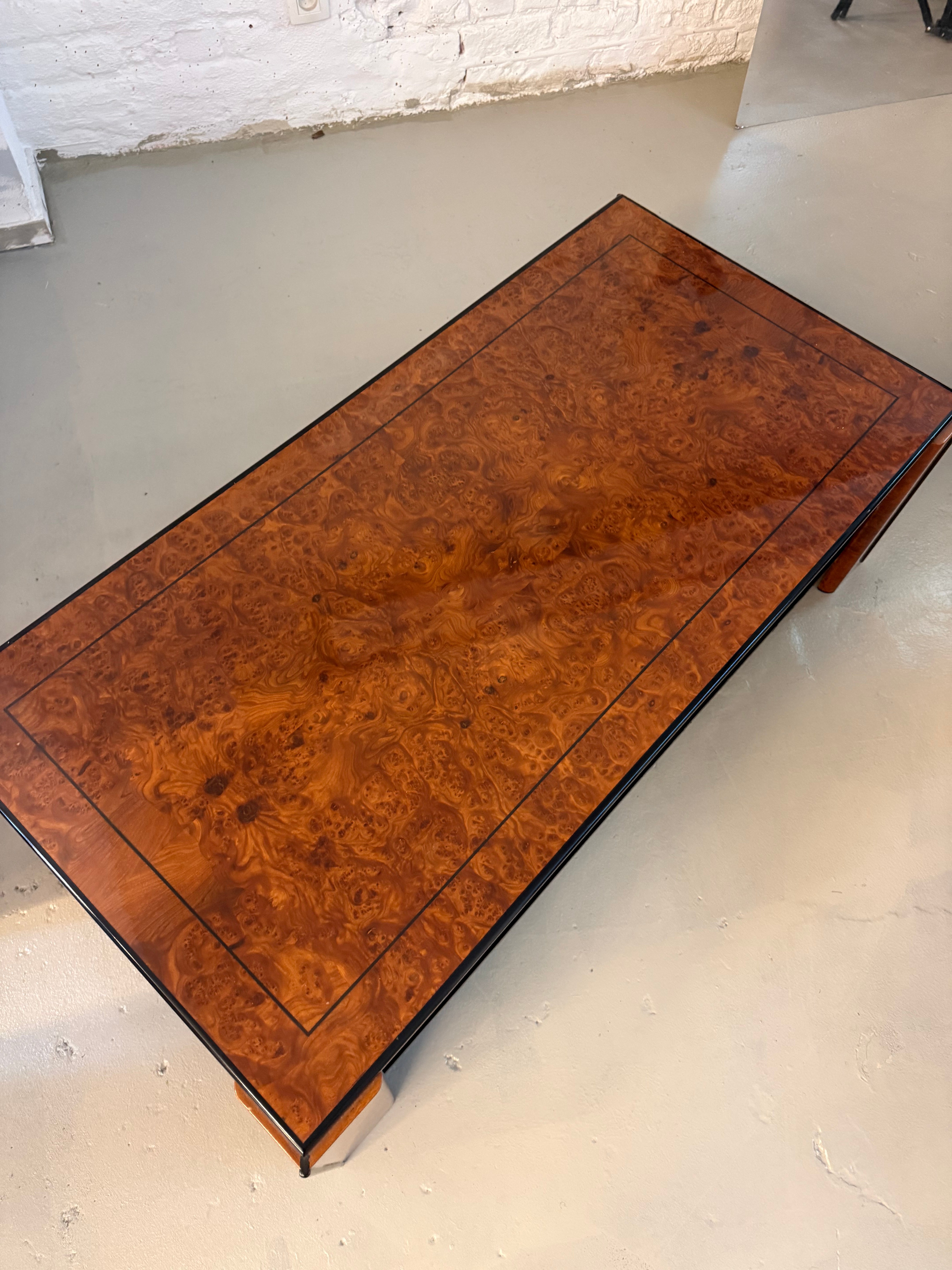 Table vintage en loupe d’orme