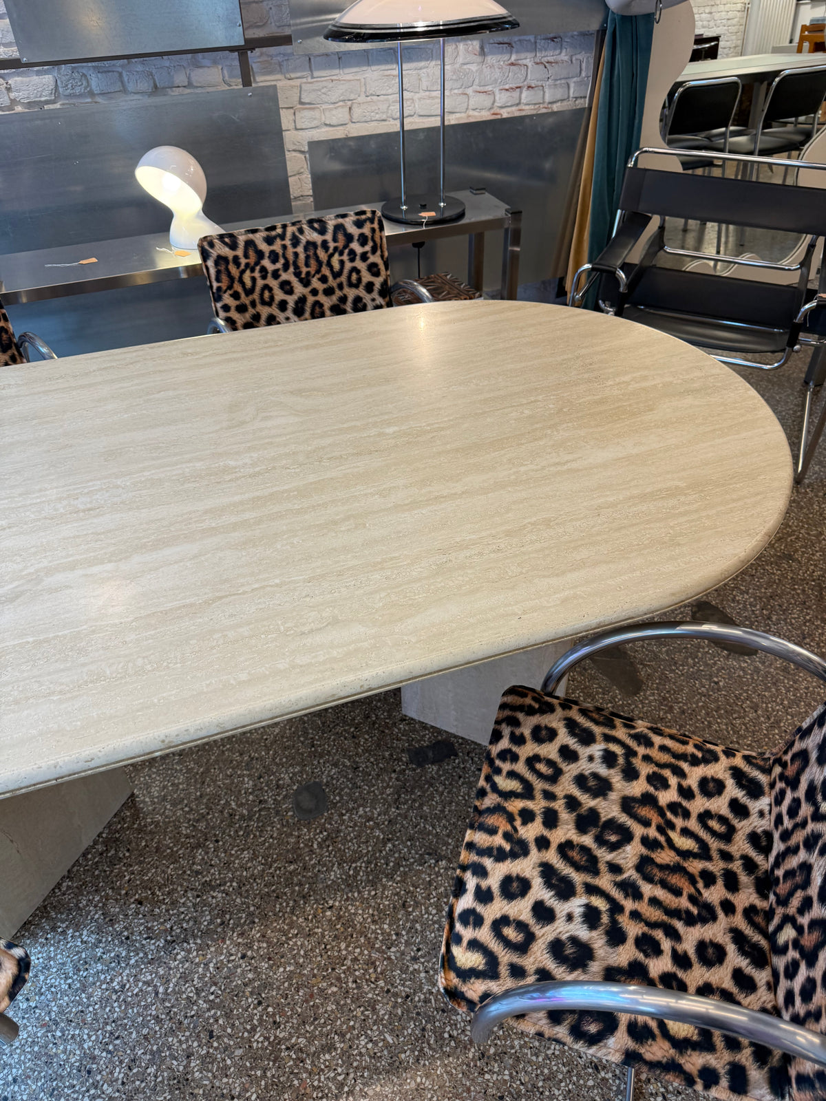 Table en travertin ovale