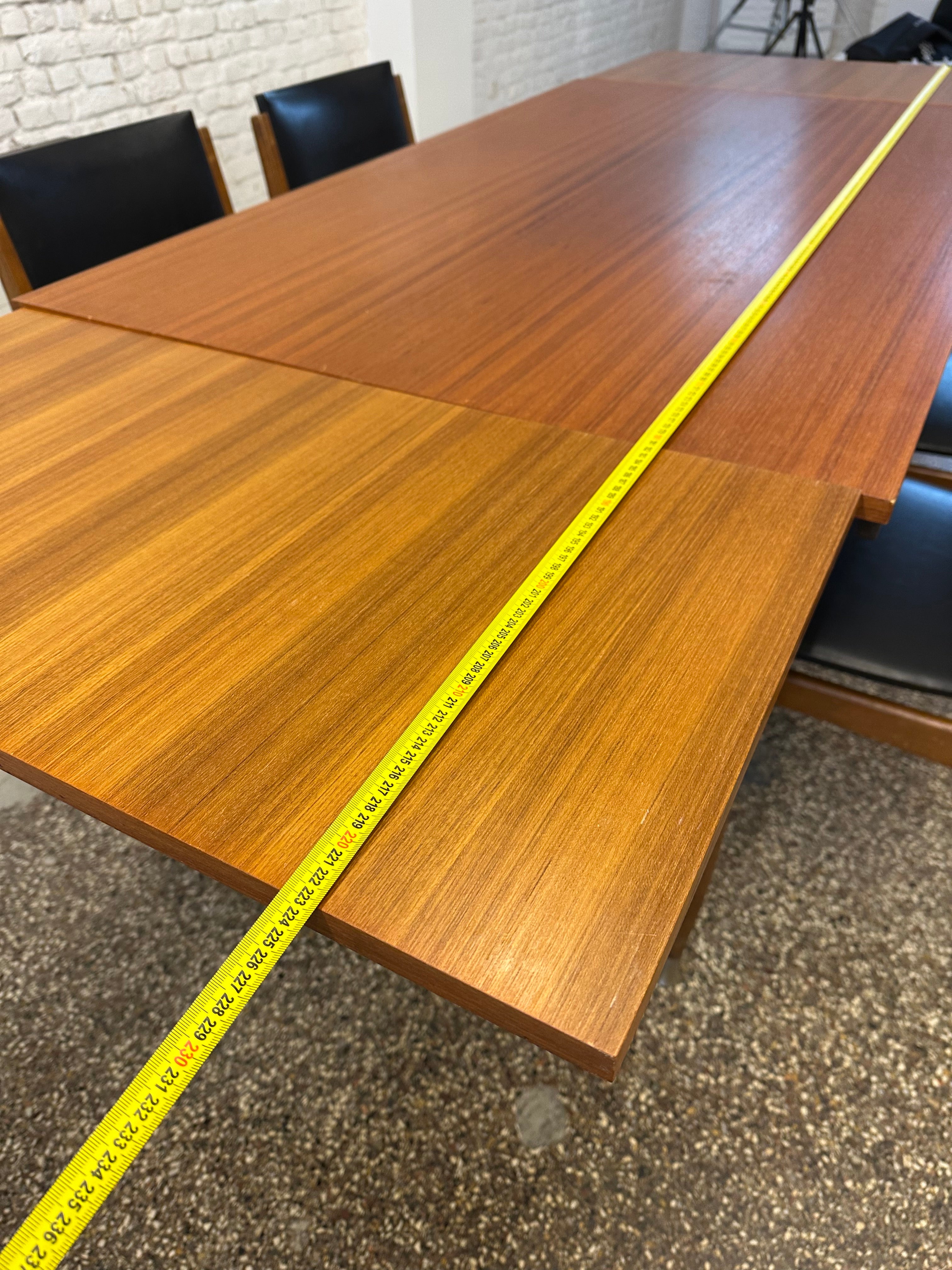 Table scandinave en teck