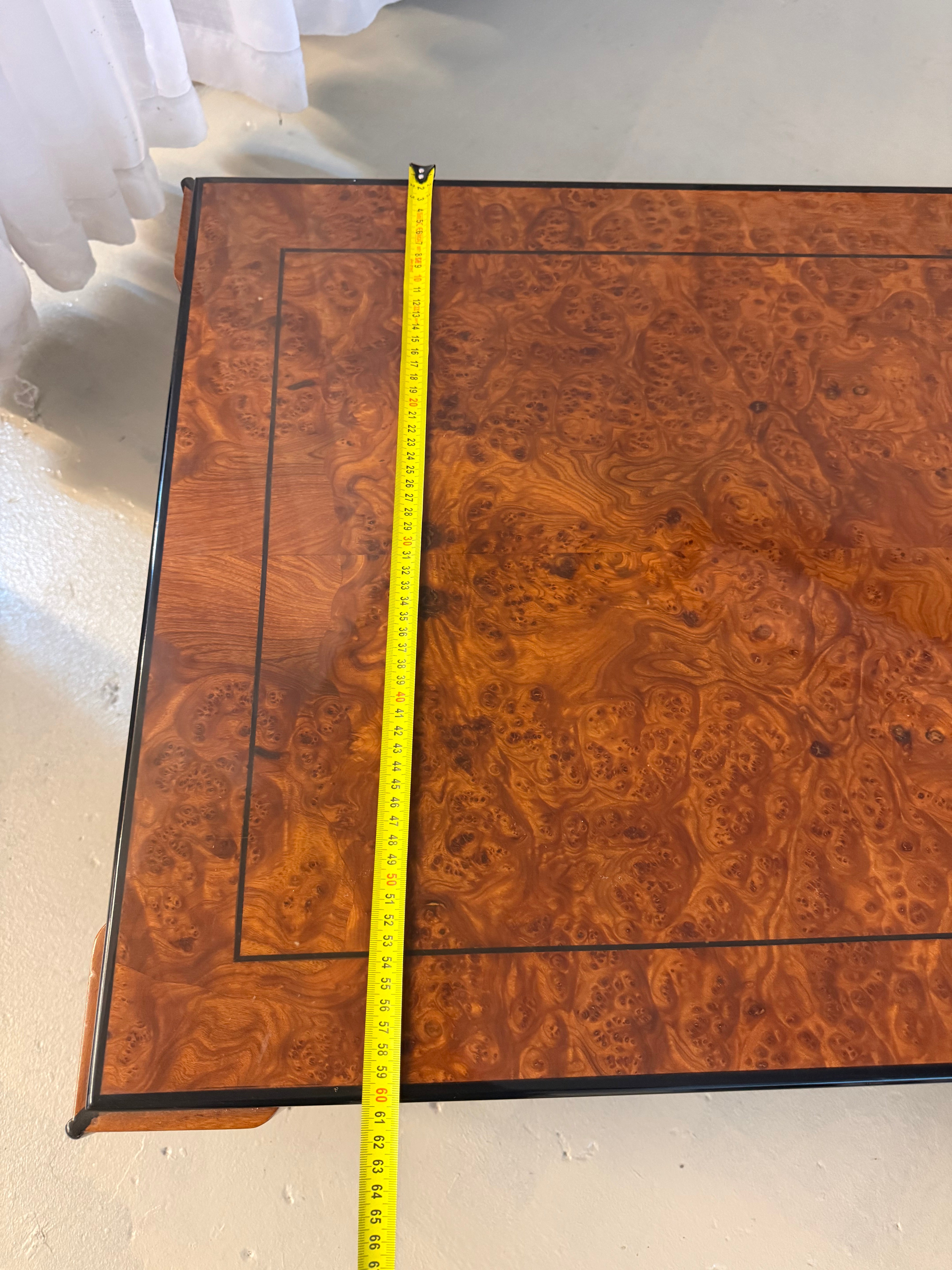 Table vintage en loupe d’orme