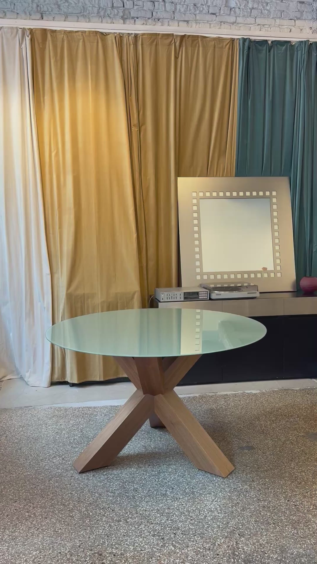 Charger la vidéo: Table scandinave ronde